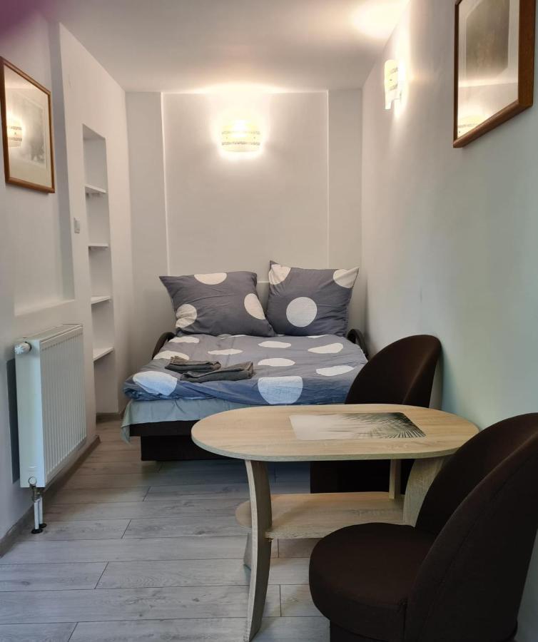 Kawalerka W Kudowie Zdroj Apartman Kudowa-Zdrój Kültér fotó
