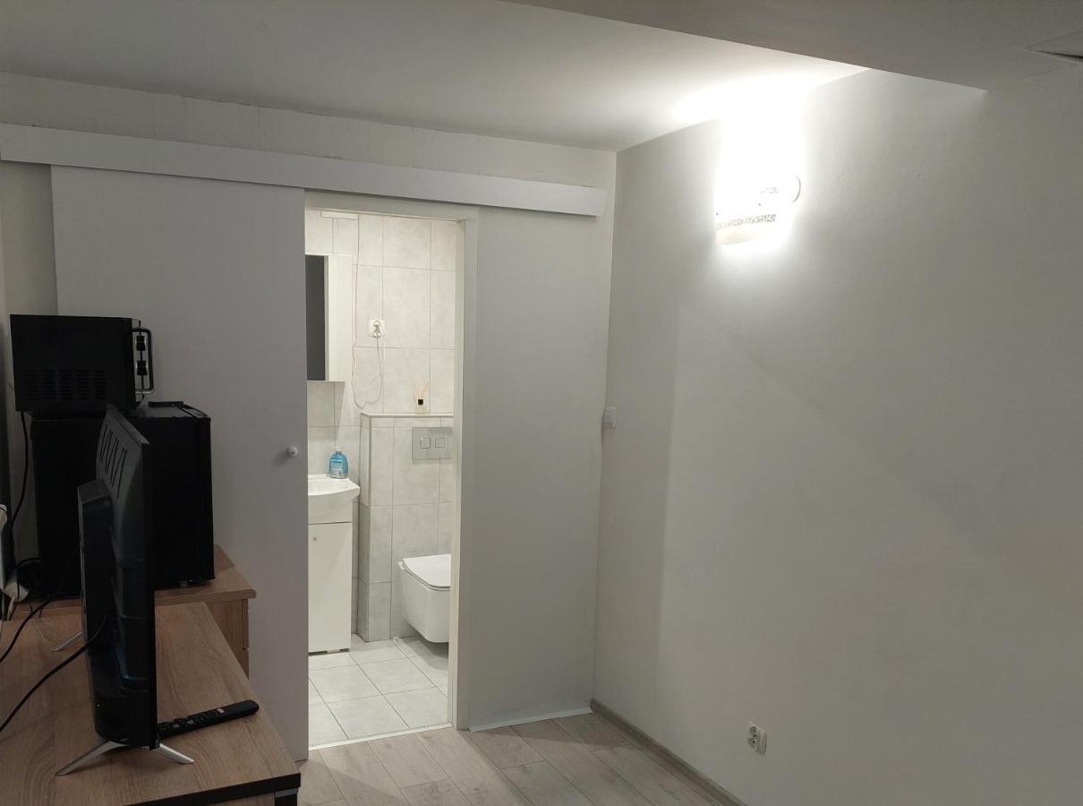Kawalerka W Kudowie Zdroj Apartman Kudowa-Zdrój Kültér fotó